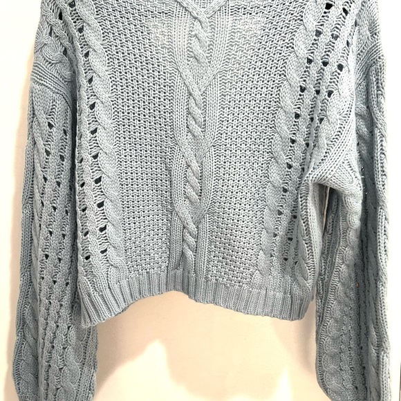 T8- Cozy Cable-knit Cardigan with pink flowers embroidered on sleeves-EUC Sz XL - Picture 4 of 4